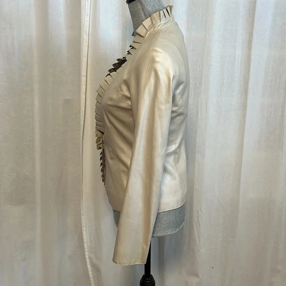 WHITEHOUSEBLACKMARKET NWOT Cream Leather Blazer Pearl Frill Detail, Size XXS/S - Picture 7 of 9